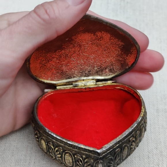 🍇 Vintage Japanese grapes and leaves heart trinket box - Picture 3 of 5